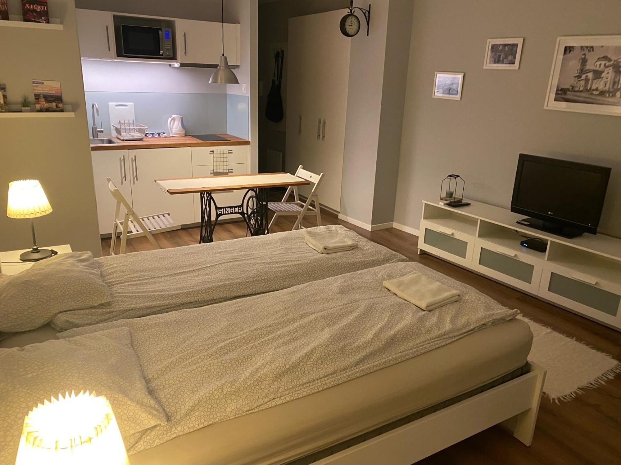 B&B Apartman Егер Екстериор снимка