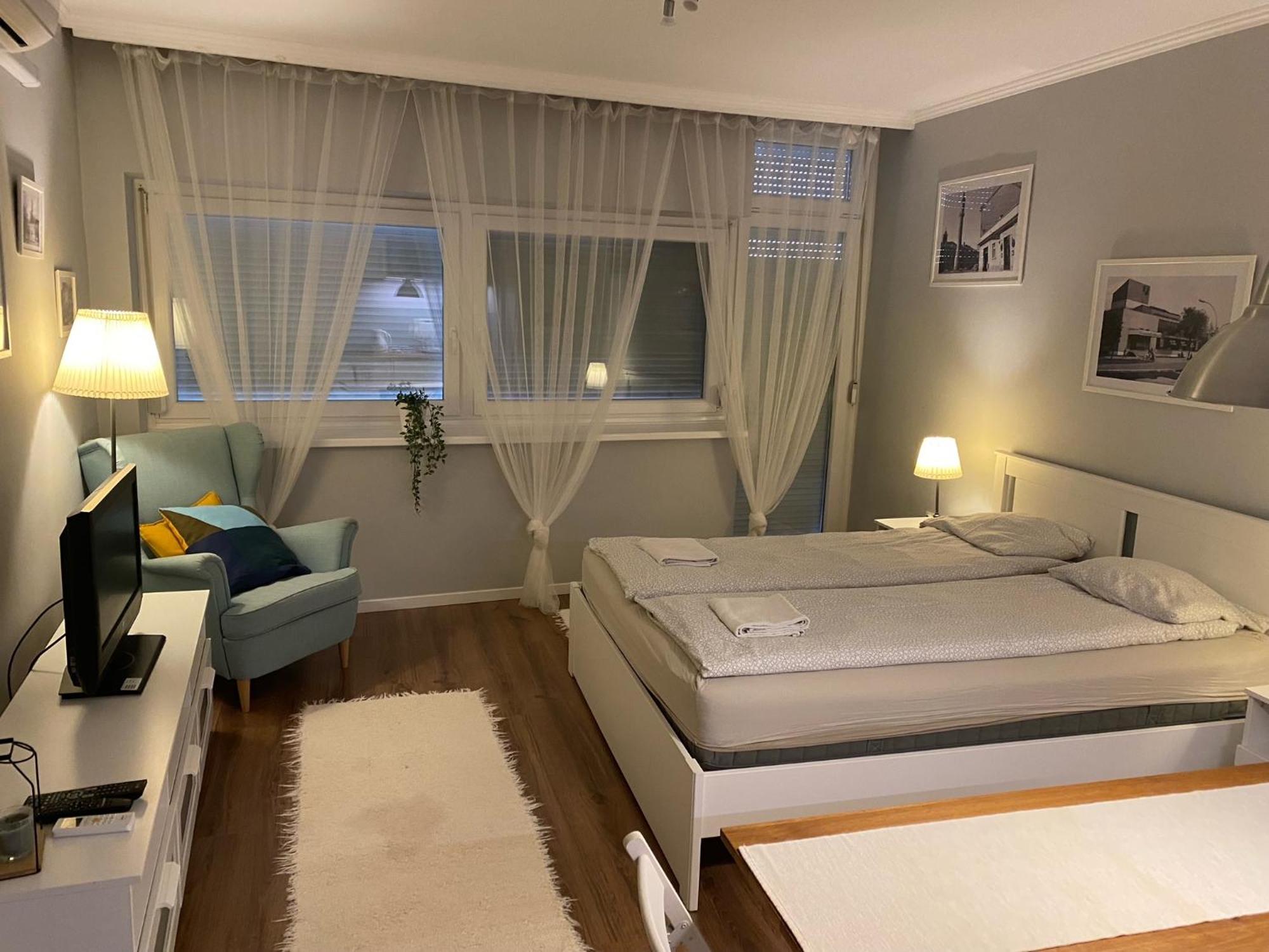 B&B Apartman Егер Екстериор снимка