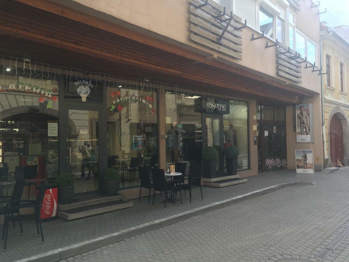 B&B Apartman Егер Екстериор снимка